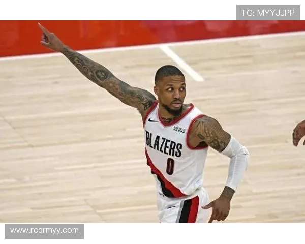 斯普利特盛赞利拉德与霍勒迪等老将更衣室作用突出深受全队喜爱